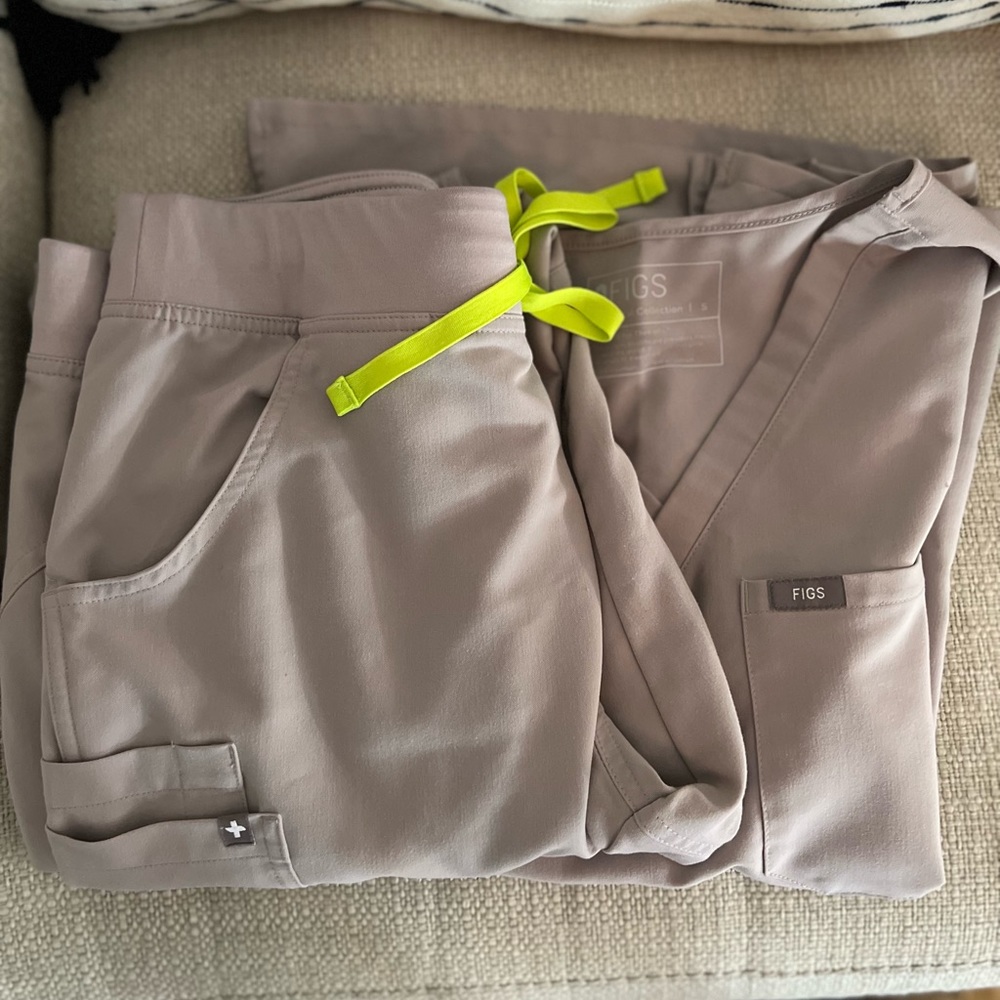 Figs scrub set
